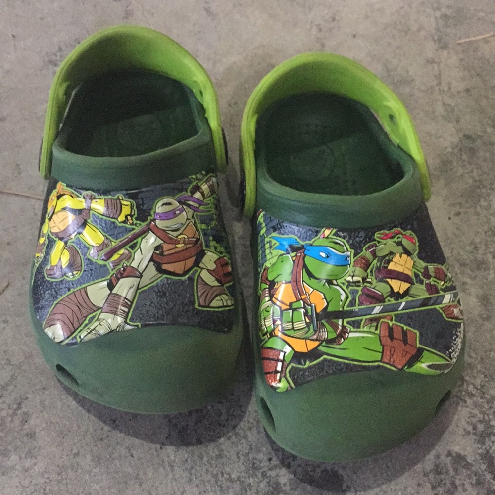 Crocs for toddler boy size 6/7